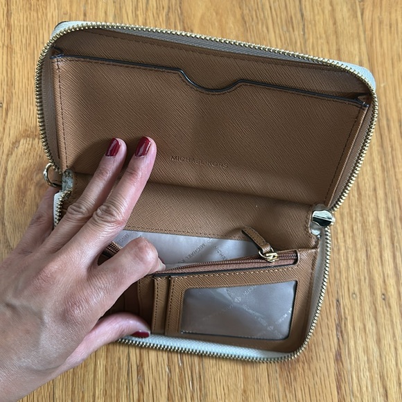 Michael Kor wallet - Picture 5 of 5